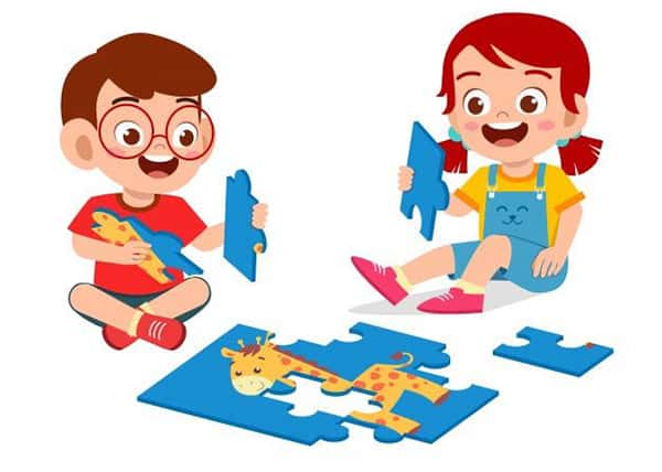 Dječak i djevojčica slažu puzzle