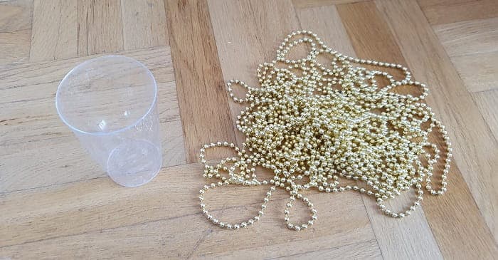 Materijali potrebni za pokus s ukrasnim lancem - demonstracija inercije