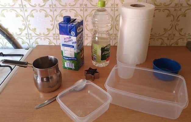 Plastika kod kuce pomocu mlijeka i octa - potrebni materijali