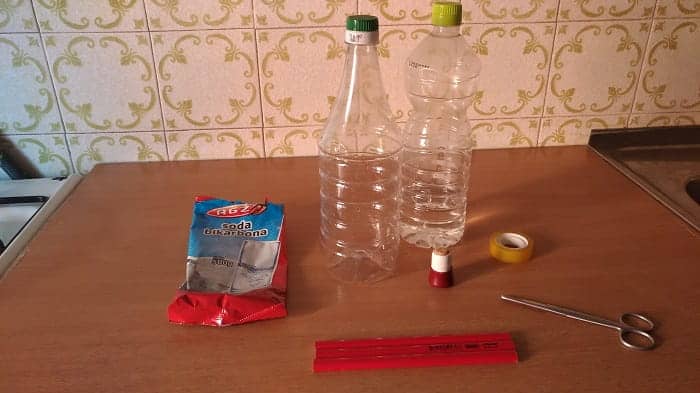 Potrebni materijali za raketu od octa i sode bikarbone