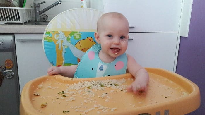 What to expect from the baby in the Eighth month - Eating Solids