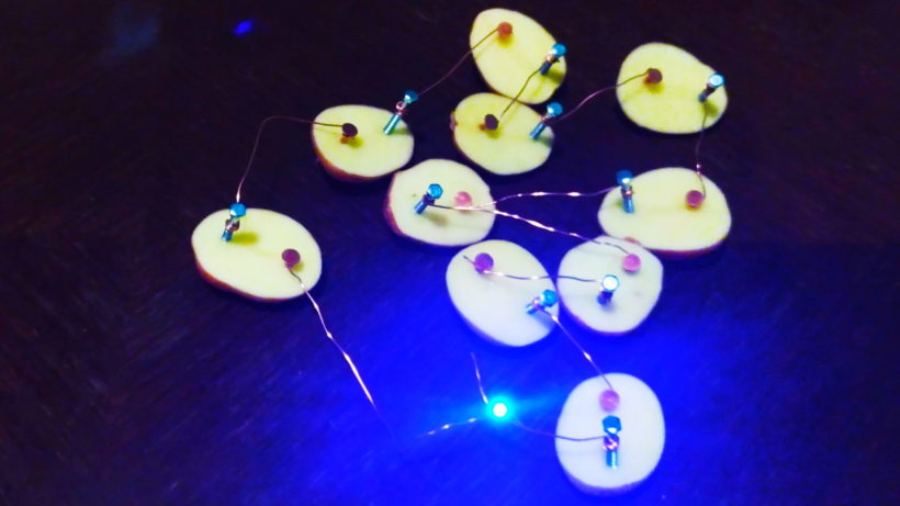 Baterije od krumpira koja napaja LED Lampicu